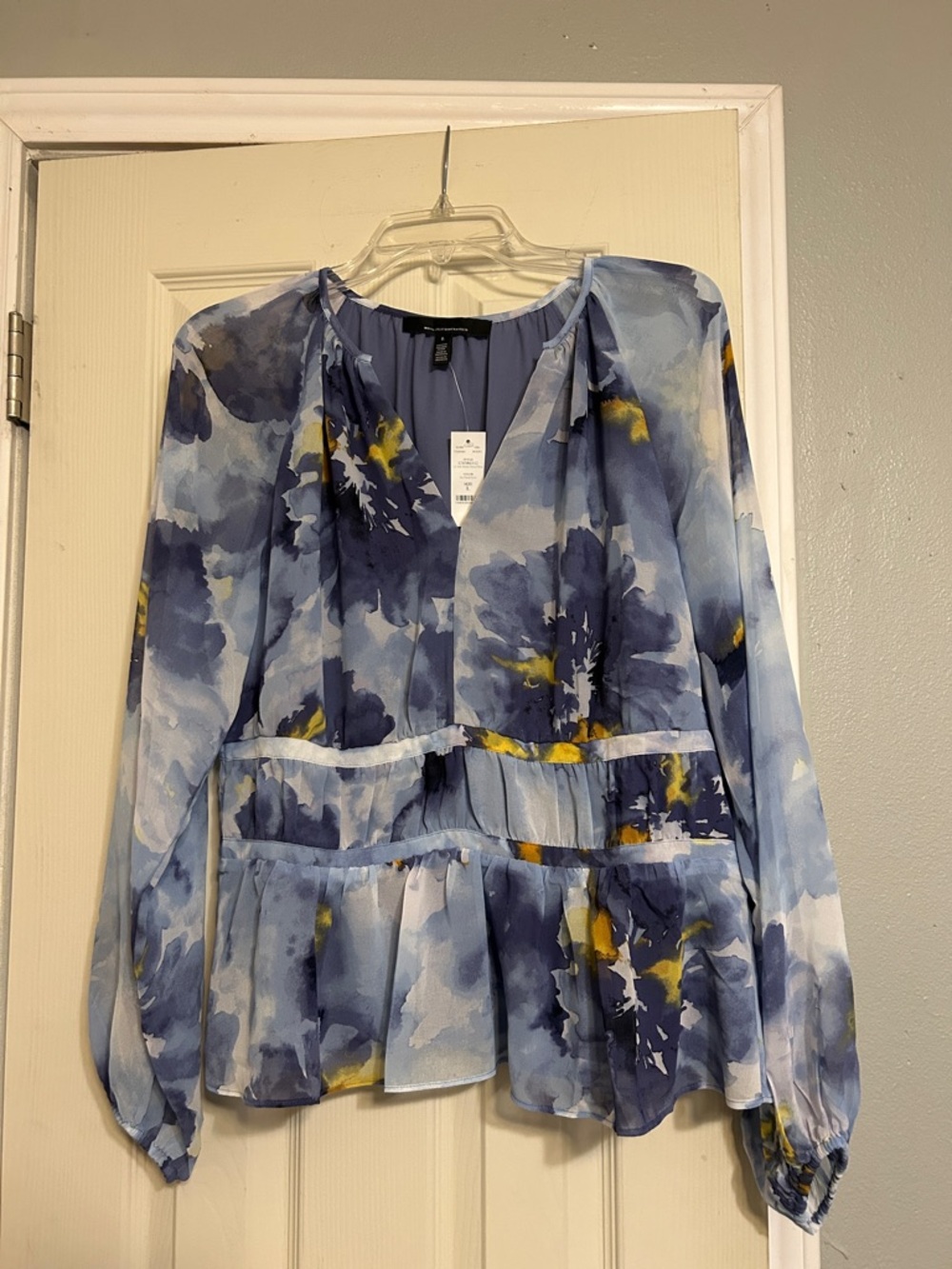 💸30%off2🛒 White House Black Market blue floral blouse NWT WHBM - Picture 1 of 5